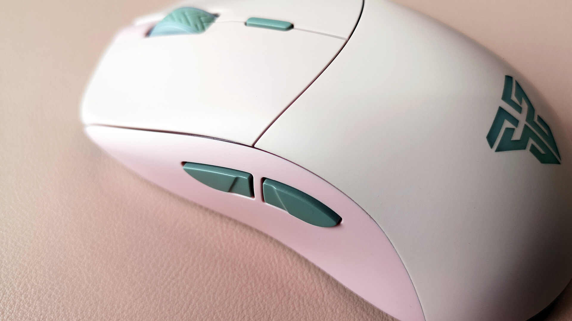 Fantech HELIOS XD3: Wireless RGB gaming mouse - Tech Edition