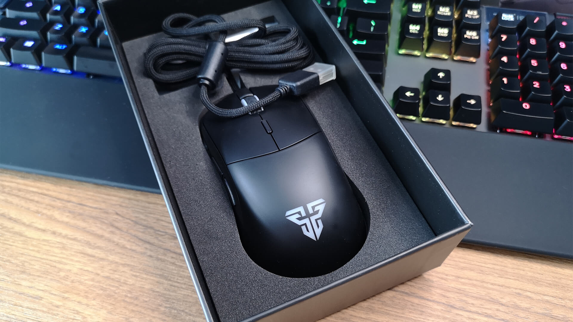 Fantech HELIOS UX3: Minimalist, hyper-light eSports mice - Tech Edition