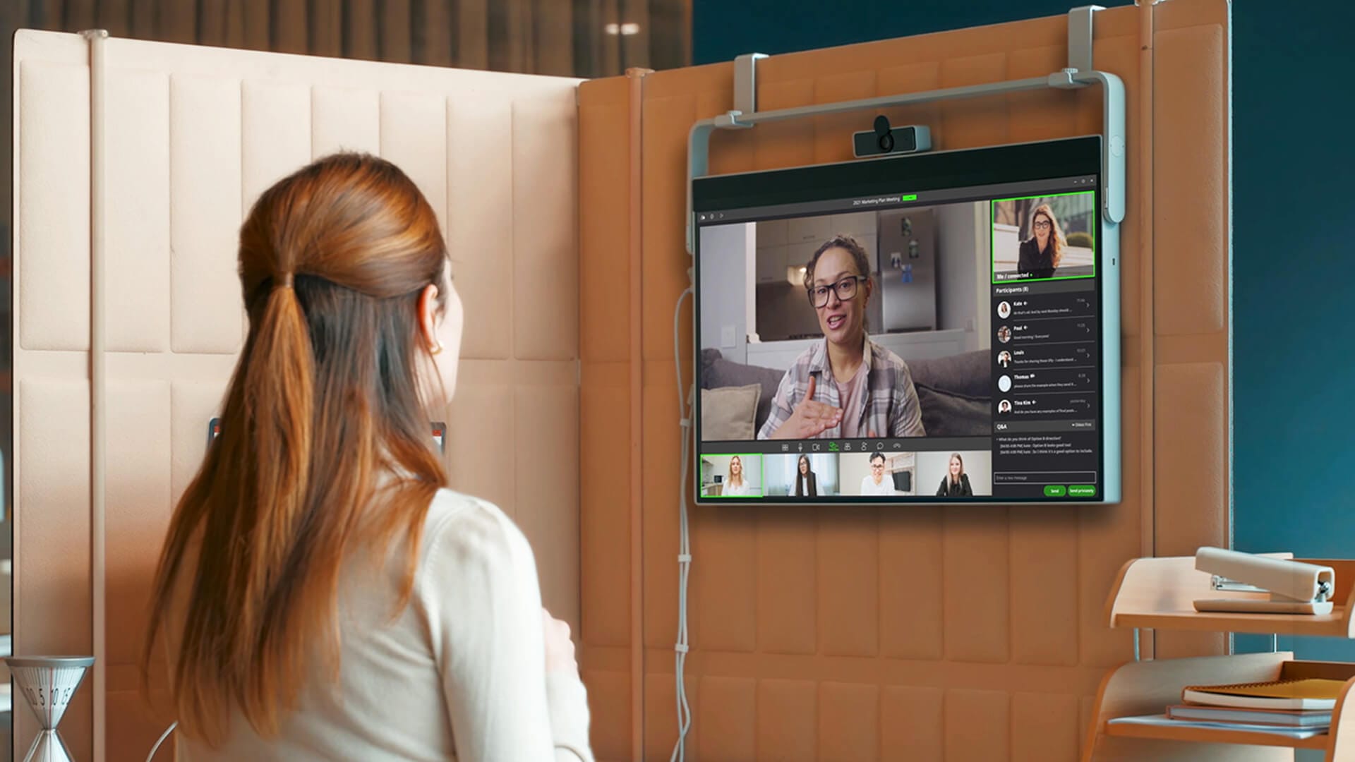 LGâs new versatile Libero monitor maximises desk space with its two-way installation