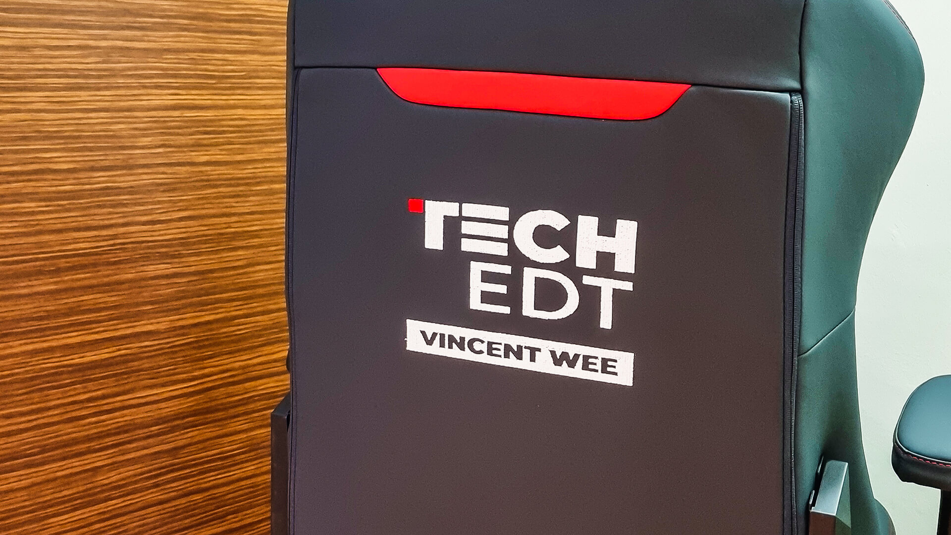 Royale Ergonomics (Bespoke) Customisable gaming chair with automotive