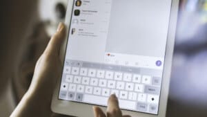 The complete guide to chatbots for marketing The complete guide to chatbots for marketing