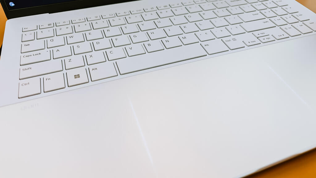 LG gram Style Aurora White Beautiful laptop with a stunning OLED display - 3