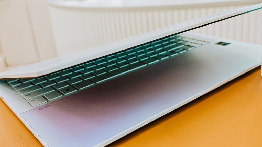 LG gram Style Aurora White Beautiful laptop with a stunning OLED display - 4