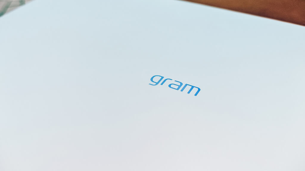 LG gram Style Aurora White Beautiful laptop with a stunning OLED display - 5
