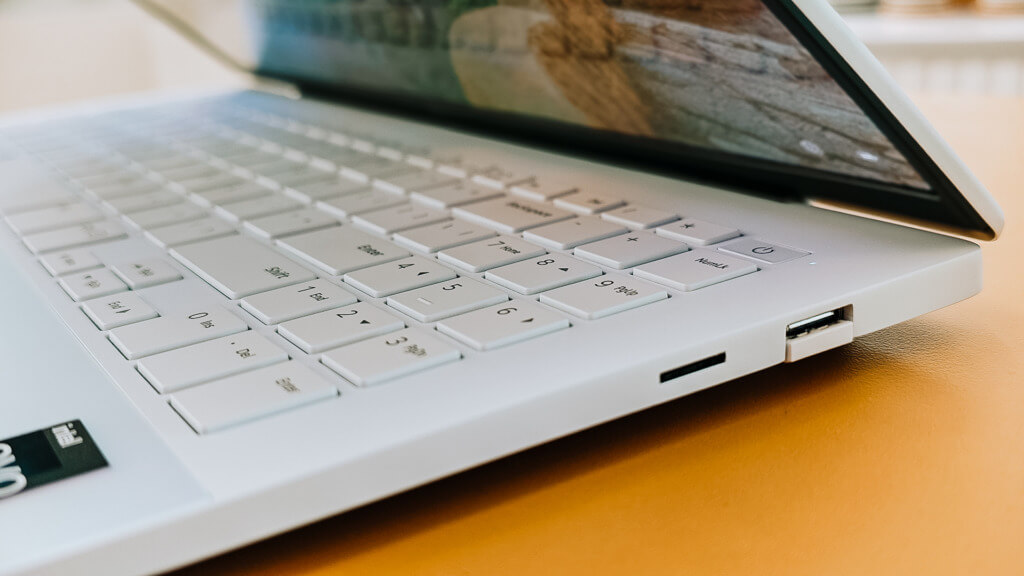 LG gram Style Aurora White Beautiful laptop with a stunning OLED display - 8