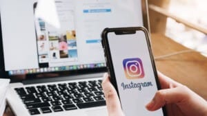 Instagram introduces feature allowing collaborative carousel posts Instagram introduces feature allowing collaborative carousel posts