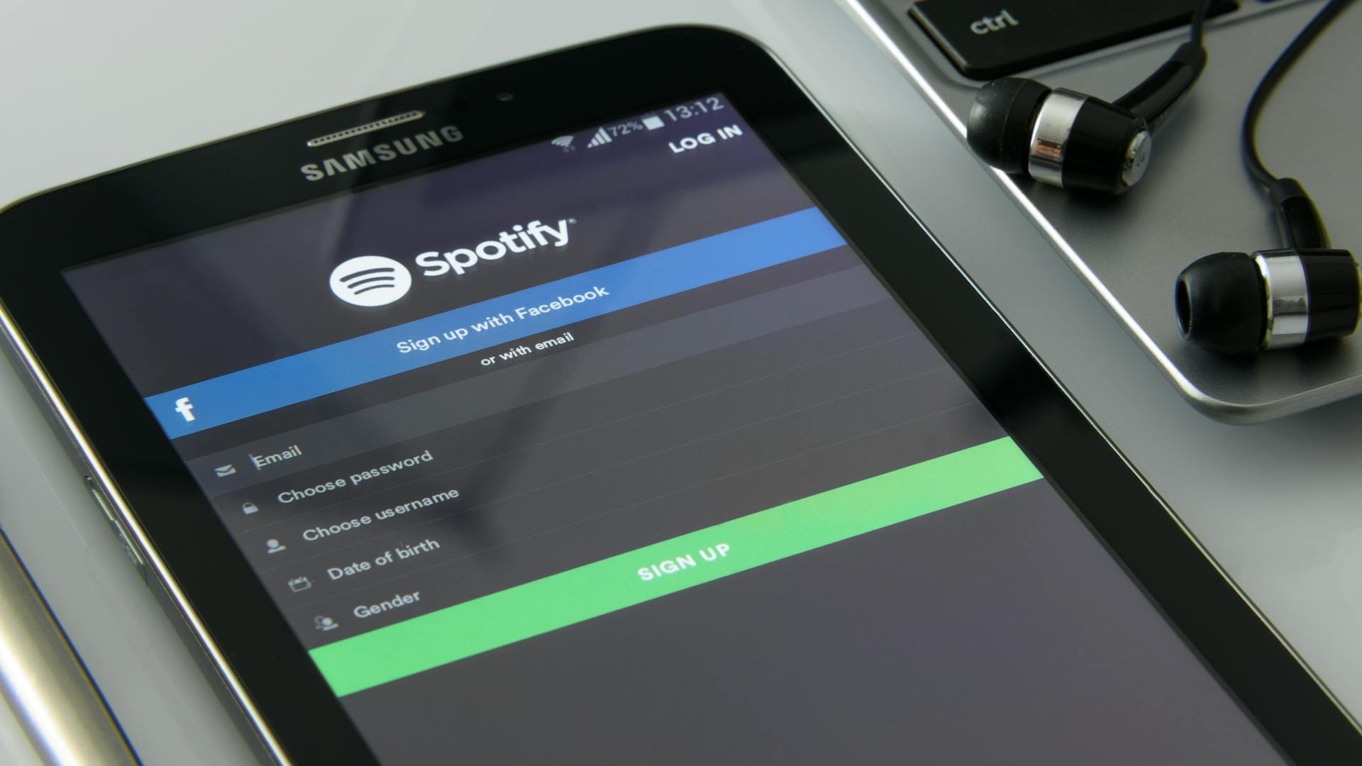Apple set to face nearly â¬500 million EU fine in Spotify dispute