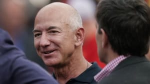 Bezos sells US$2 billion in Amazon shares, aims to reclaim richest man title Bezos sells US$2 billion in Amazon shares, aims to reclaim richest man title - 1