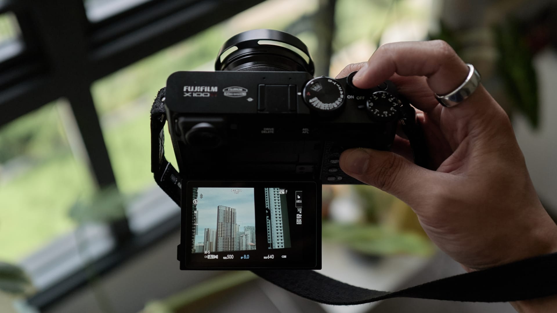 Refresh The Pursuit of Photographic Excellence Display Technology The Pursuit of Photographic Excellence: A 200MP Camera