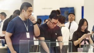 Huawei surpasses Apple in China smartphone sales for the first time in nearly four years Huawei surpasses Apple in China smartphone sales for the first time in nearly four years