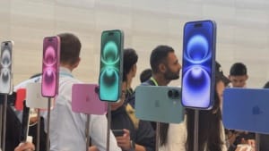 The global smartphone market sees growth for the fourth consecutive quarter as Apple records the highest Q3 sales The global smartphone market sees growth for the fourth consecutive quarter as Apple records the highest Q3 sales