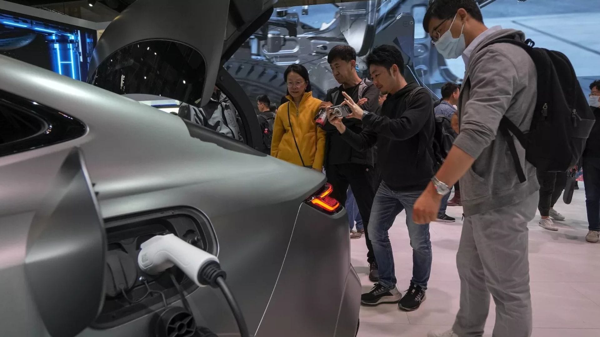 Chinese EV makers urged to expand globally despite tariff challenges
