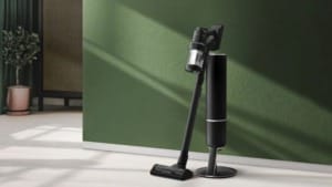 Samsung’s latest vacuum alerts you to calls and texts while you clean Samsung’s latest vacuum alerts you to calls and texts while you clean