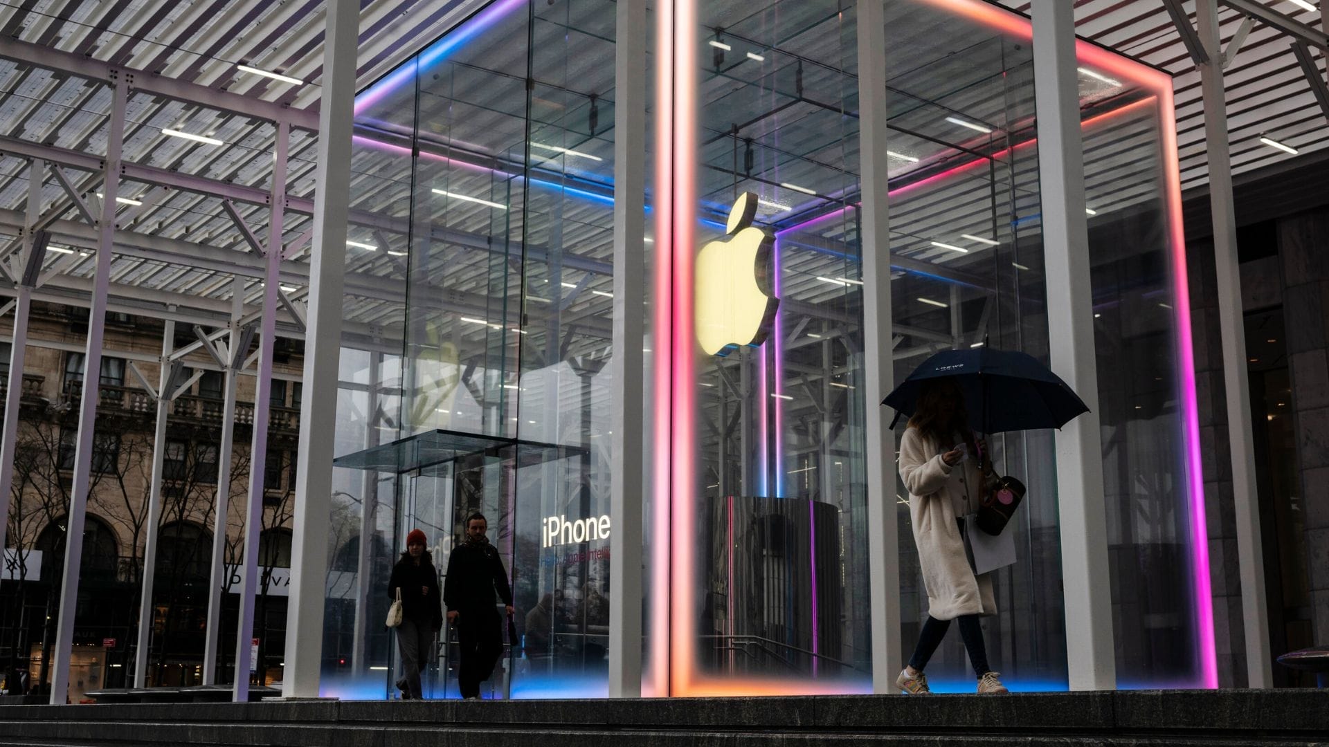 Trump leaves smartphones and computers out of new tariff hike