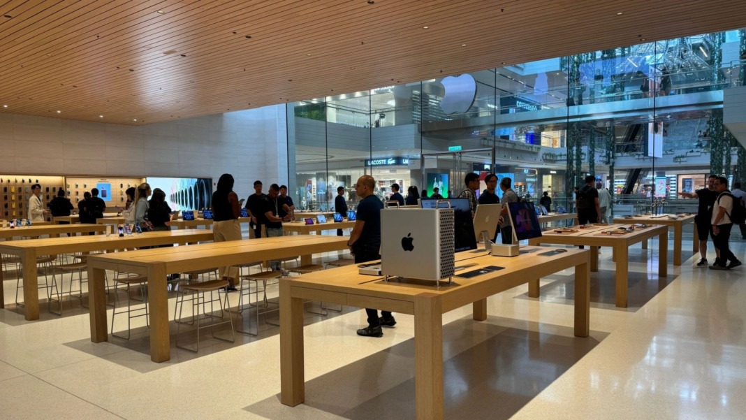 Apple warns of US$900 million cost increase from tariffs despite strong quarter
