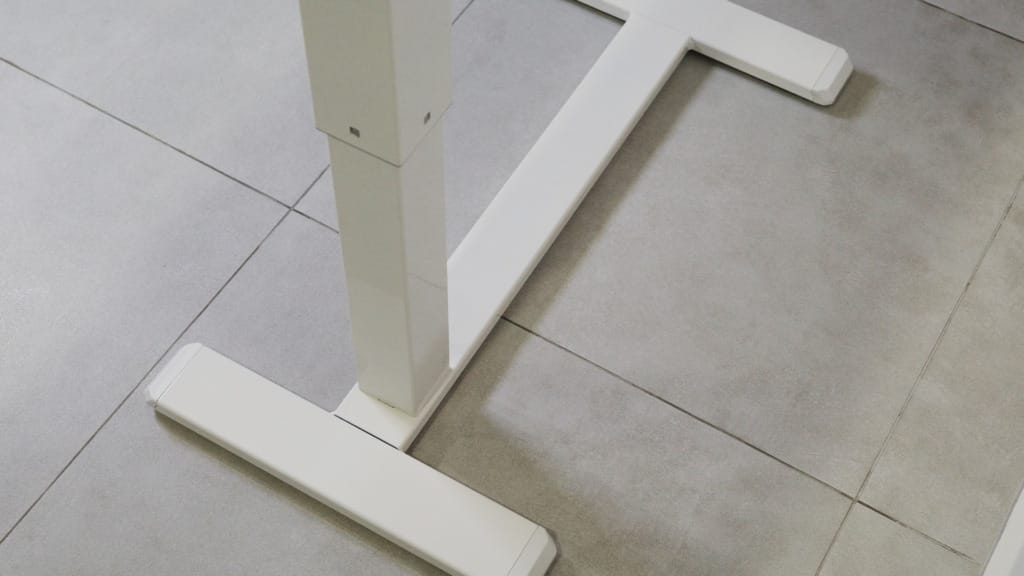 Squirrey Height Adjustable Mobile Desk review A sleek, mobile desk for small spaces - 4