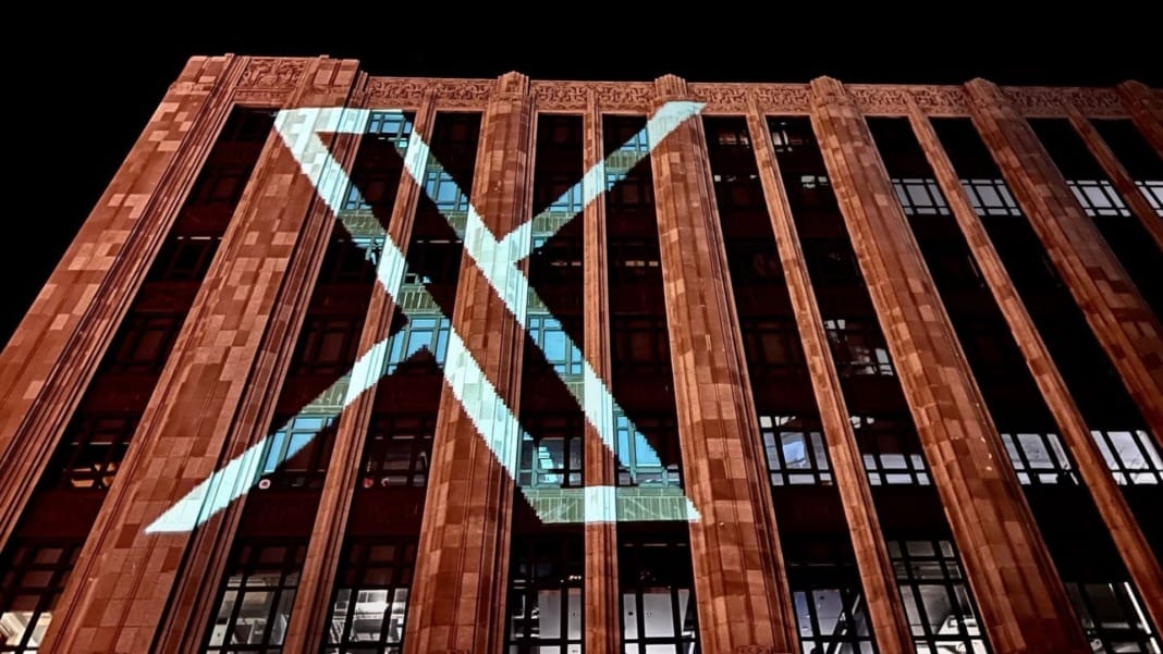 X is slowly recovering after a major data centre outage