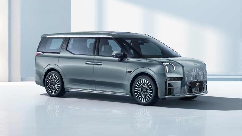 Zeekr launches single-motor Zeekr 009 Deluxe MPV in Singapore - 1
