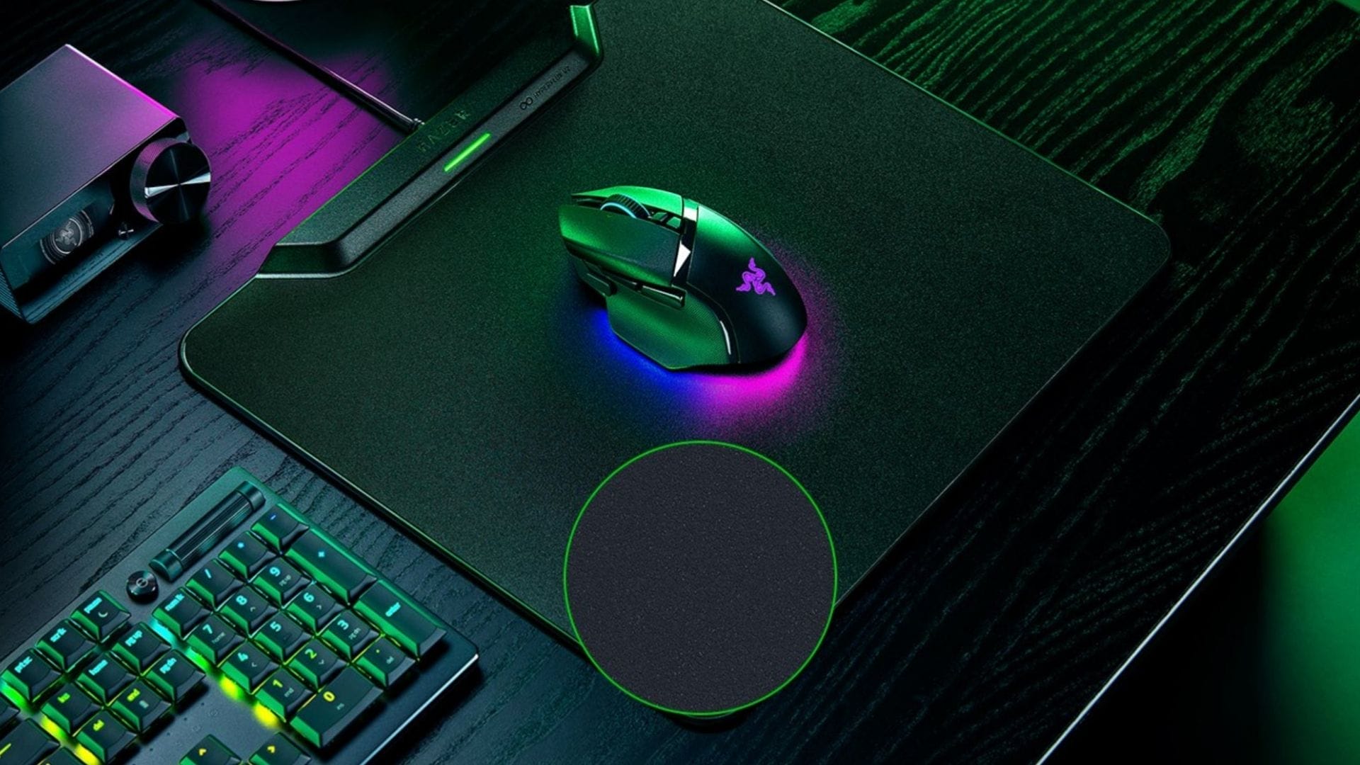 Razer brings back wireless charging with the new HyperFlux V2 mouse mat