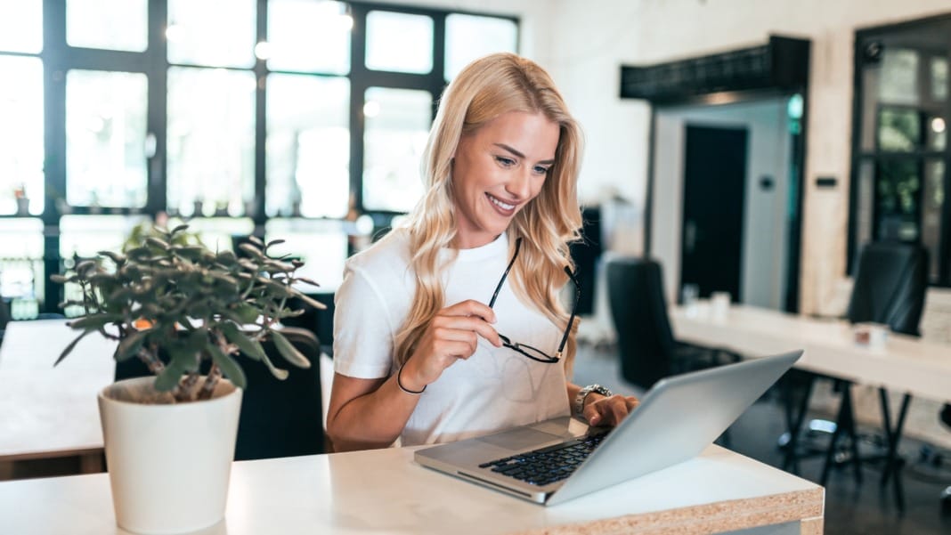 Smart partners with Salesforce to launch AI-powered unified e-commerce platform