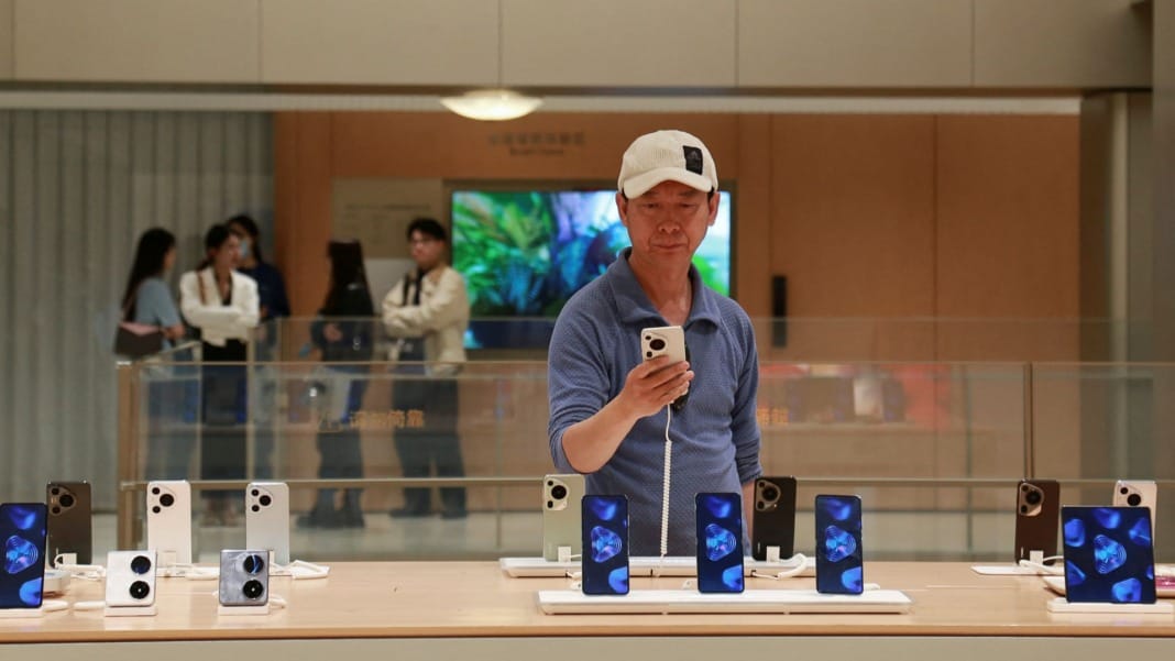 Apple to close Dalian retail store as Huawei reclaims top spot in China