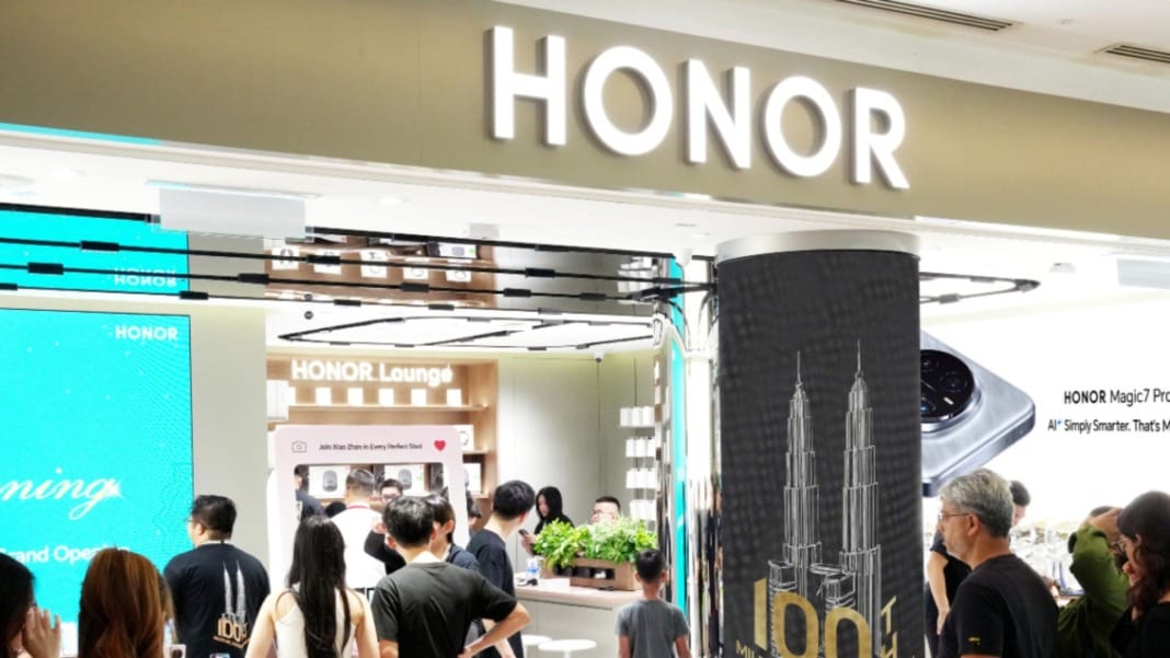 Honor opens largest store in Singapore with hands-on access to Magic V5 foldable