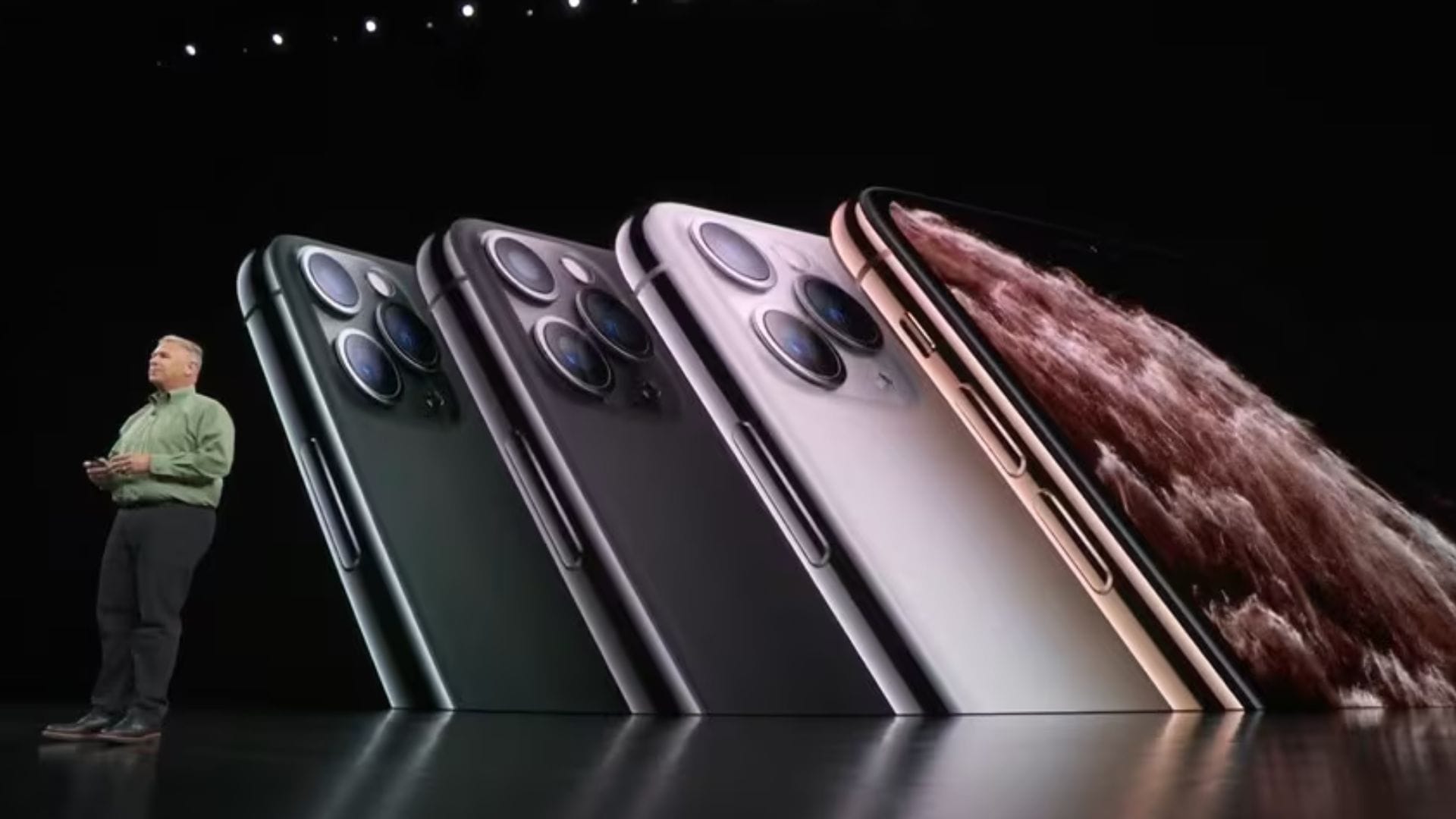 Apple may introduce Ultra Retina XDR displays on iPhones by 2028
