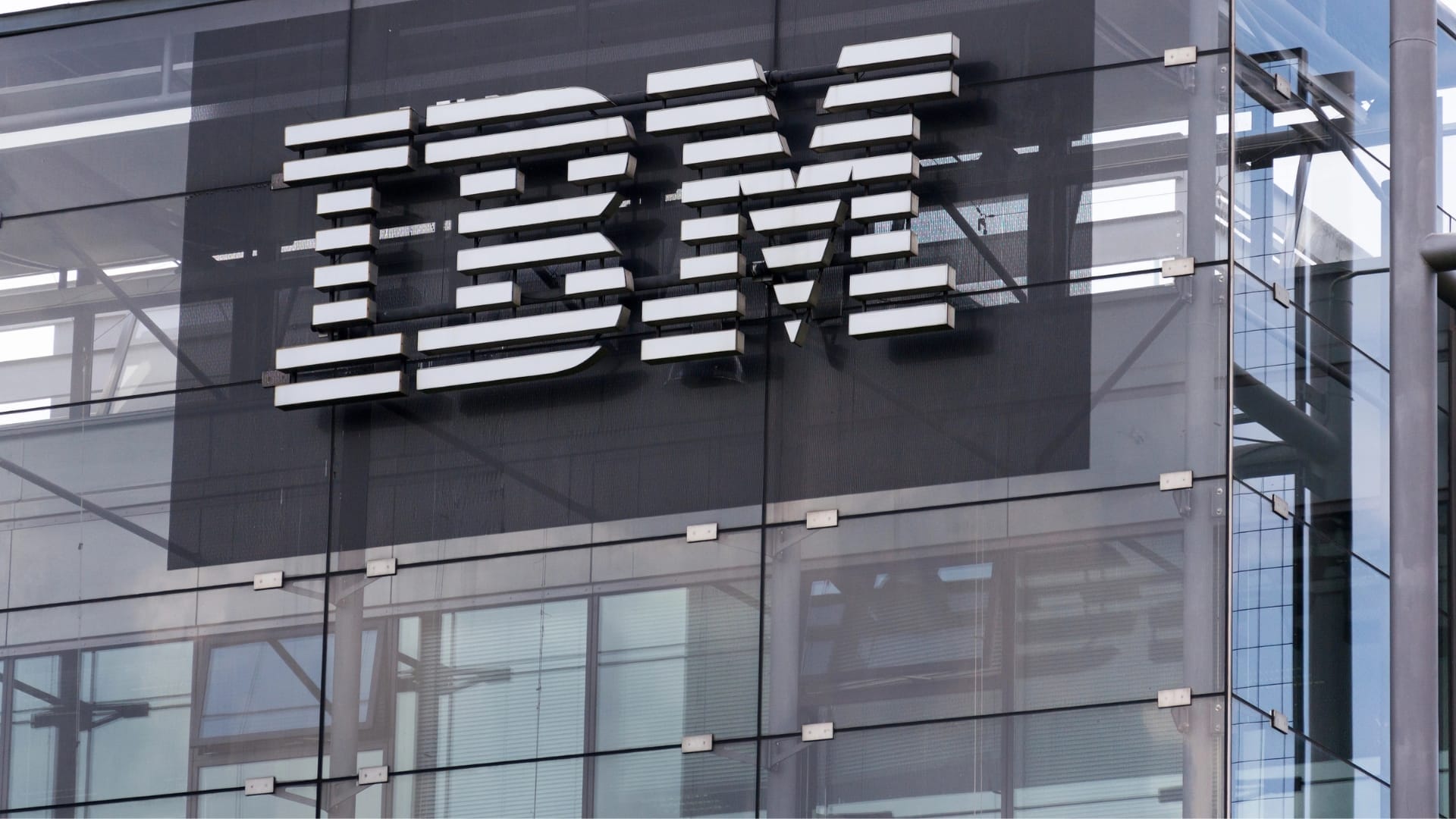 IBM and AMD partner to advance quantum-centric supercomputing