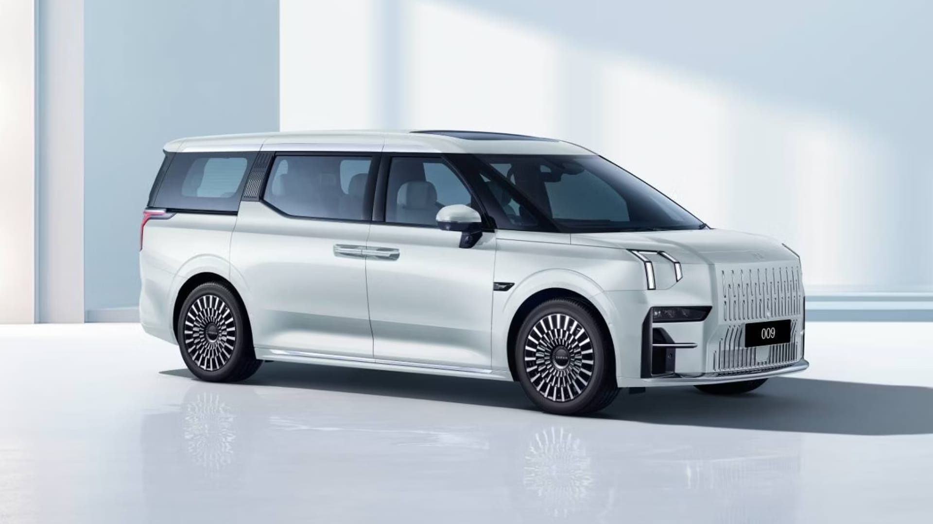 Zeekr 009 review - An all-electric MPV built for luxury travel