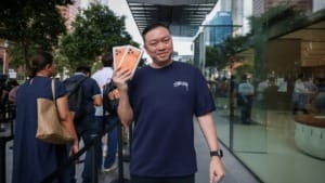 Crowds queue overnight for iPhone 17 launch in Singapore Crowds queue overnight for iPhone 17 launch in Singapore