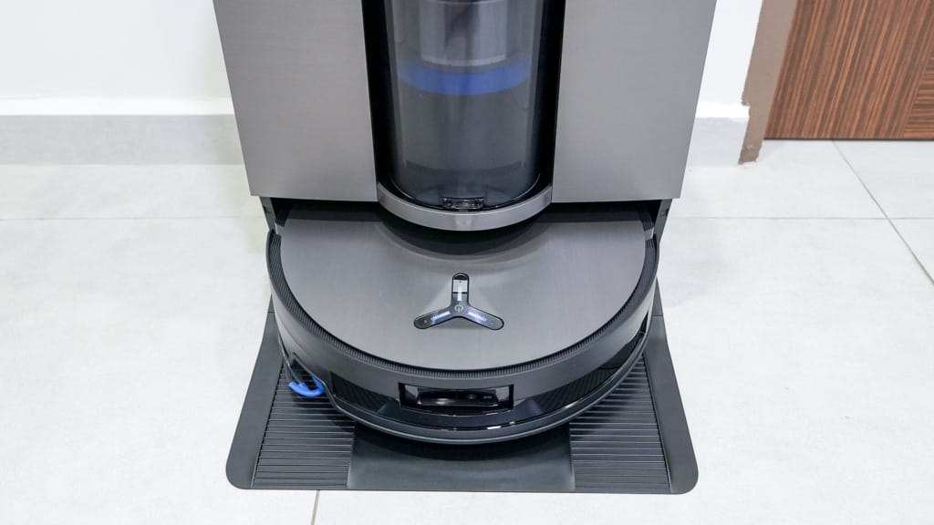 DEEBOT X11 OmniCyclone review- Powerful suction with a bagless self-emptying station - 2