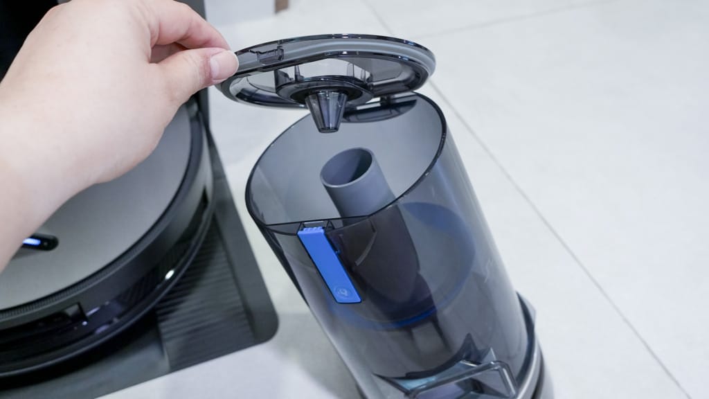 DEEBOT X11 OmniCyclone review- Powerful suction with a bagless self-emptying station - 5
