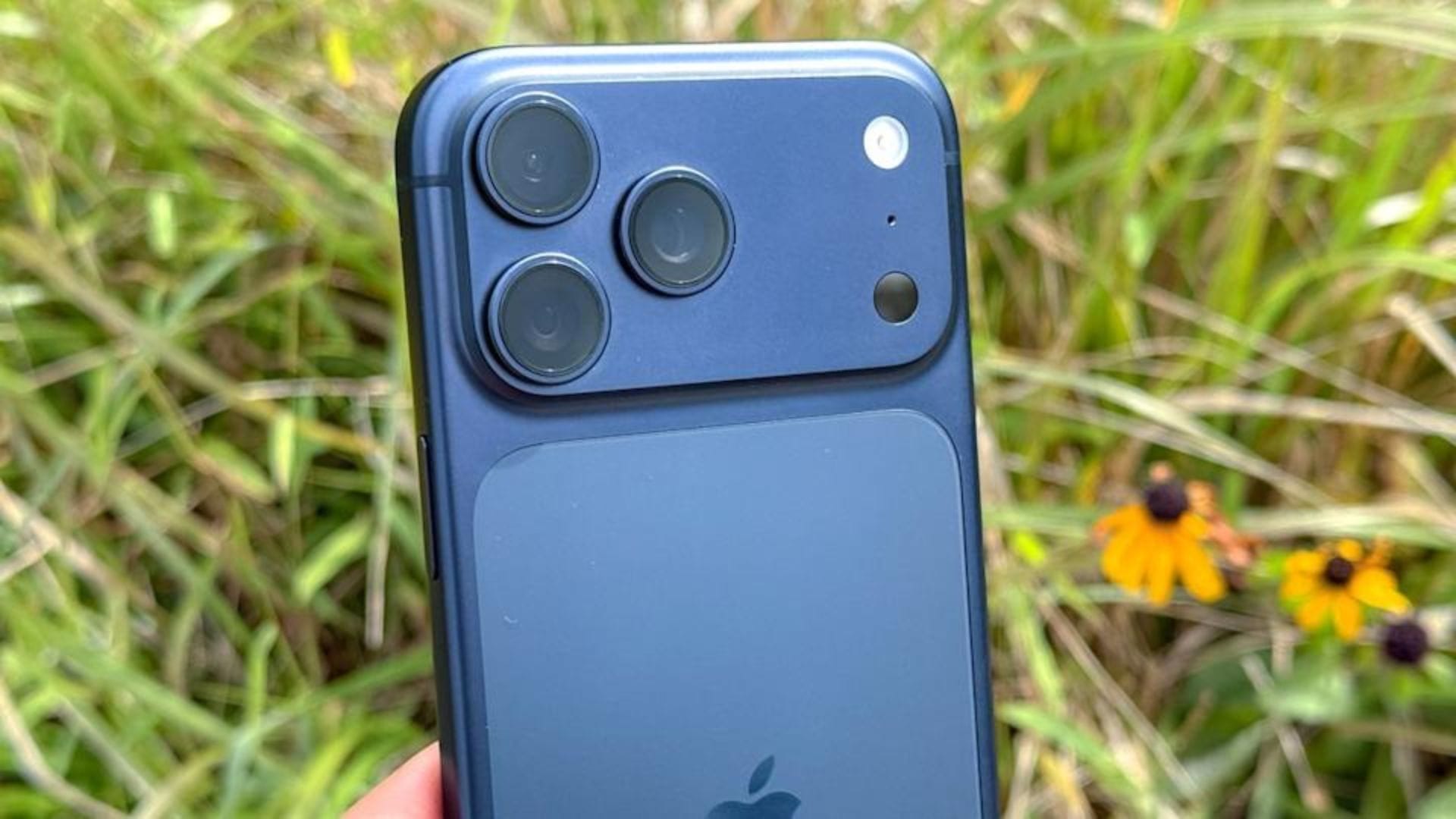 Some iPhone 17 models are reportedly prone to scratches Some iPhone 17 models are reportedly prone to scratches