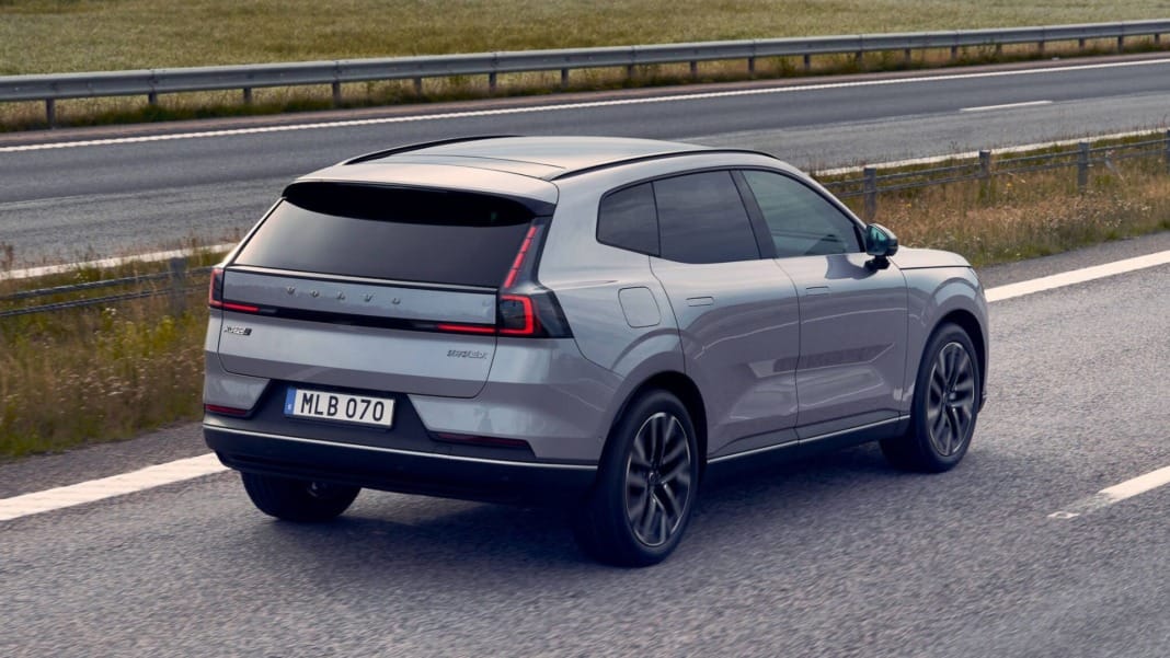Volvo unveils new XC70 plug-in hybrid with 124-mile electric range