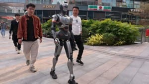 Humanoid robot sets new long-distance walking record in China Humanoid robot sets new long-distance walking record in China