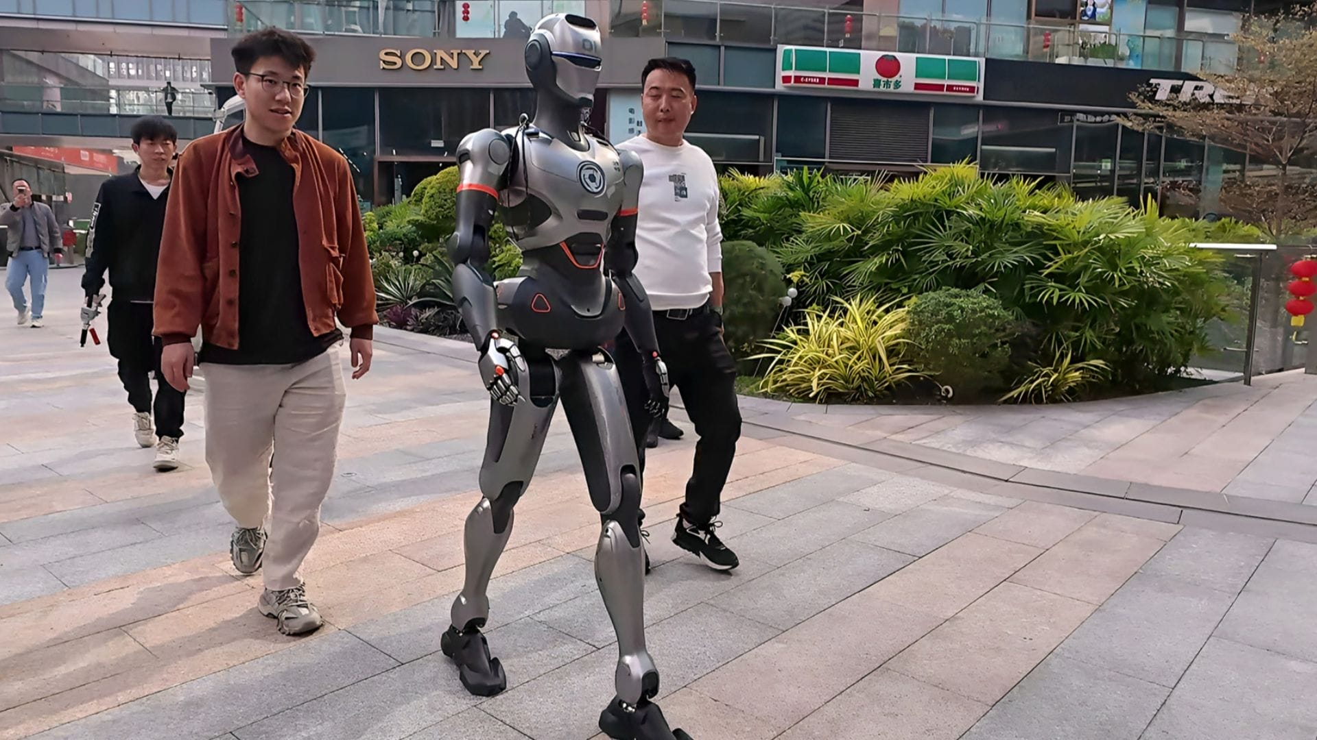 Humanoid robot sets new long-distance walking record in China