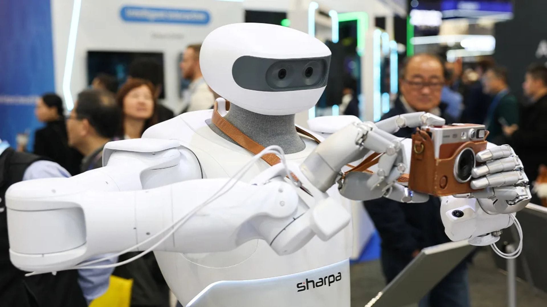 Sharpa showcases multi-skilled humanoid robot at CES 2026