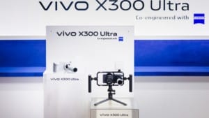 vivo unveils X300 Ultra at MWC 2026 with 400mm telephoto extender and global rollout plans vivo unveils X300 Ultra at MWC 2026 with 400mm telephoto extender and global rollout plans