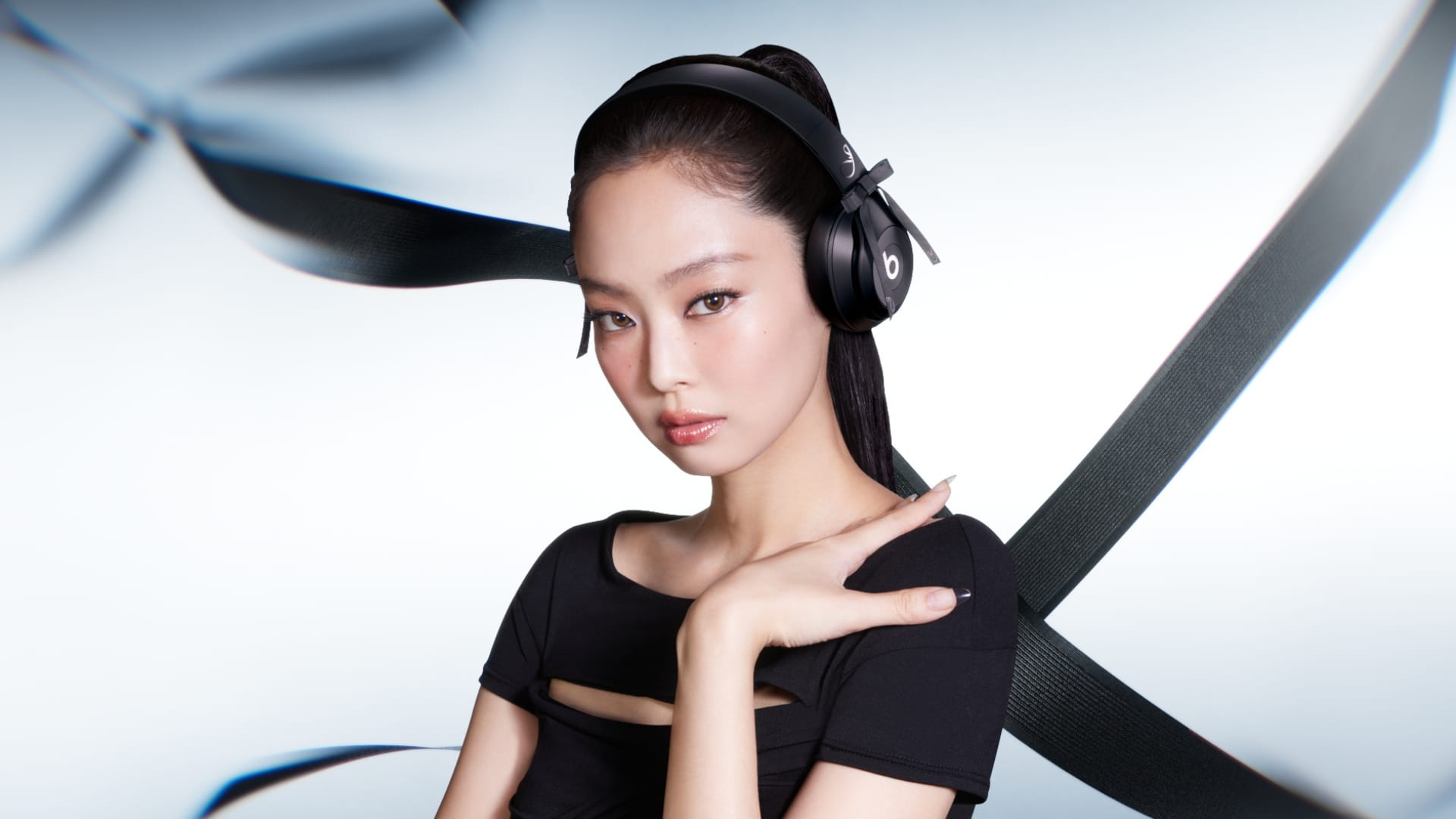 Beats Solo 4 – JENNIE Special Edition launches on Shopee in
