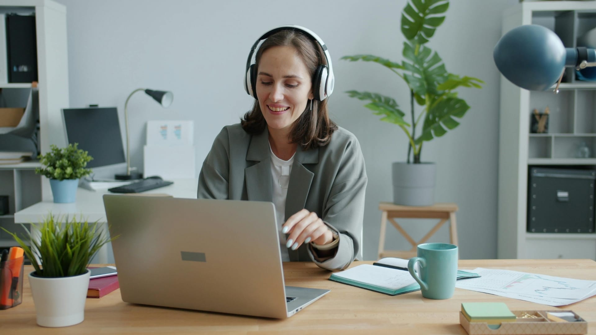 Hybrid work overtakes pay in competition for AI and tech talent