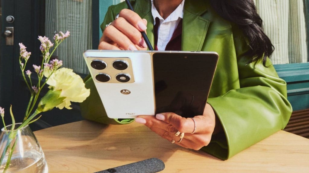 Motorola expands Razr lineup with first book-style foldable Motorola expands Razr lineup with first book-style foldable