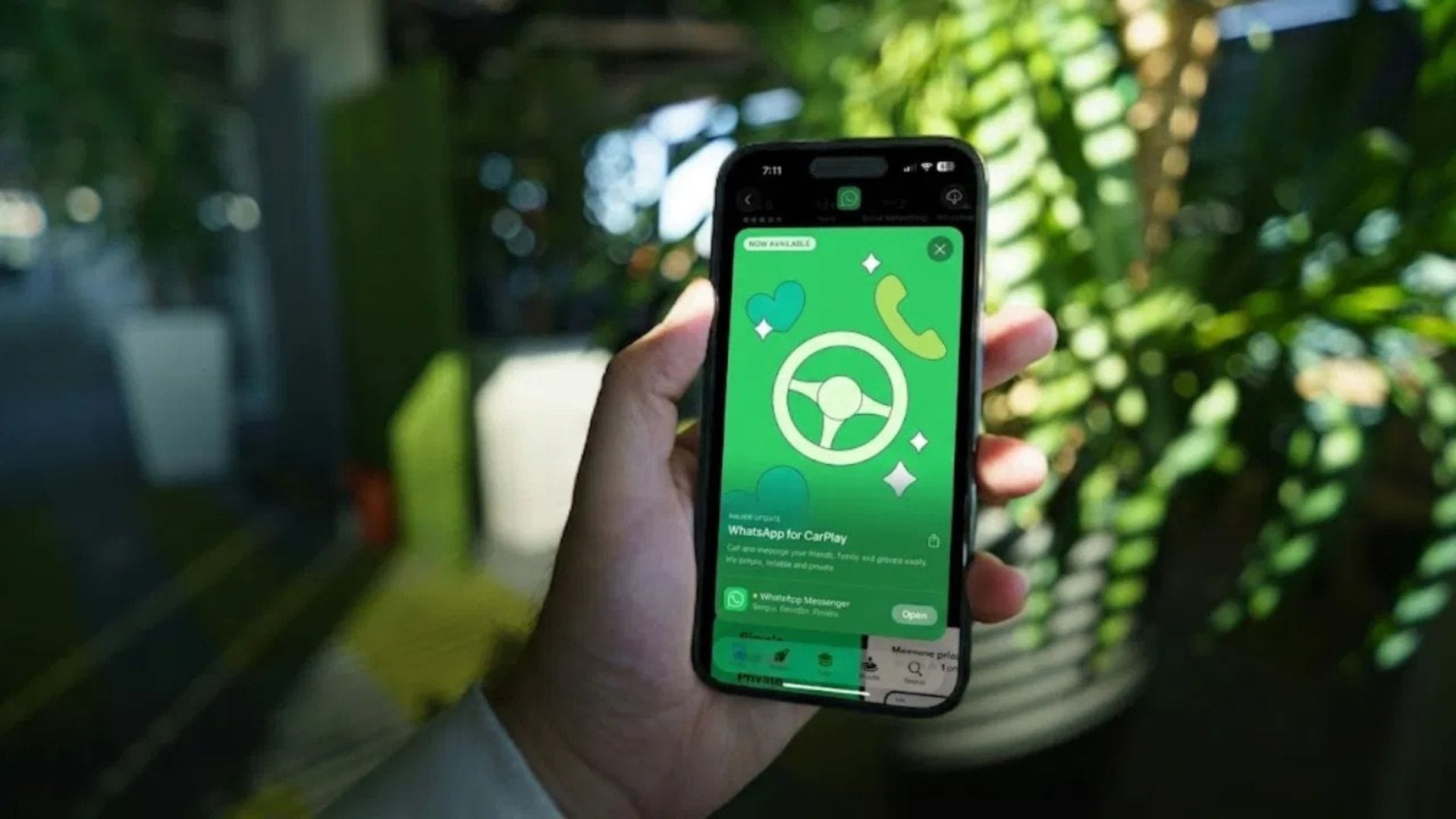 WhatsApp introduces a native interface for CarPlay users