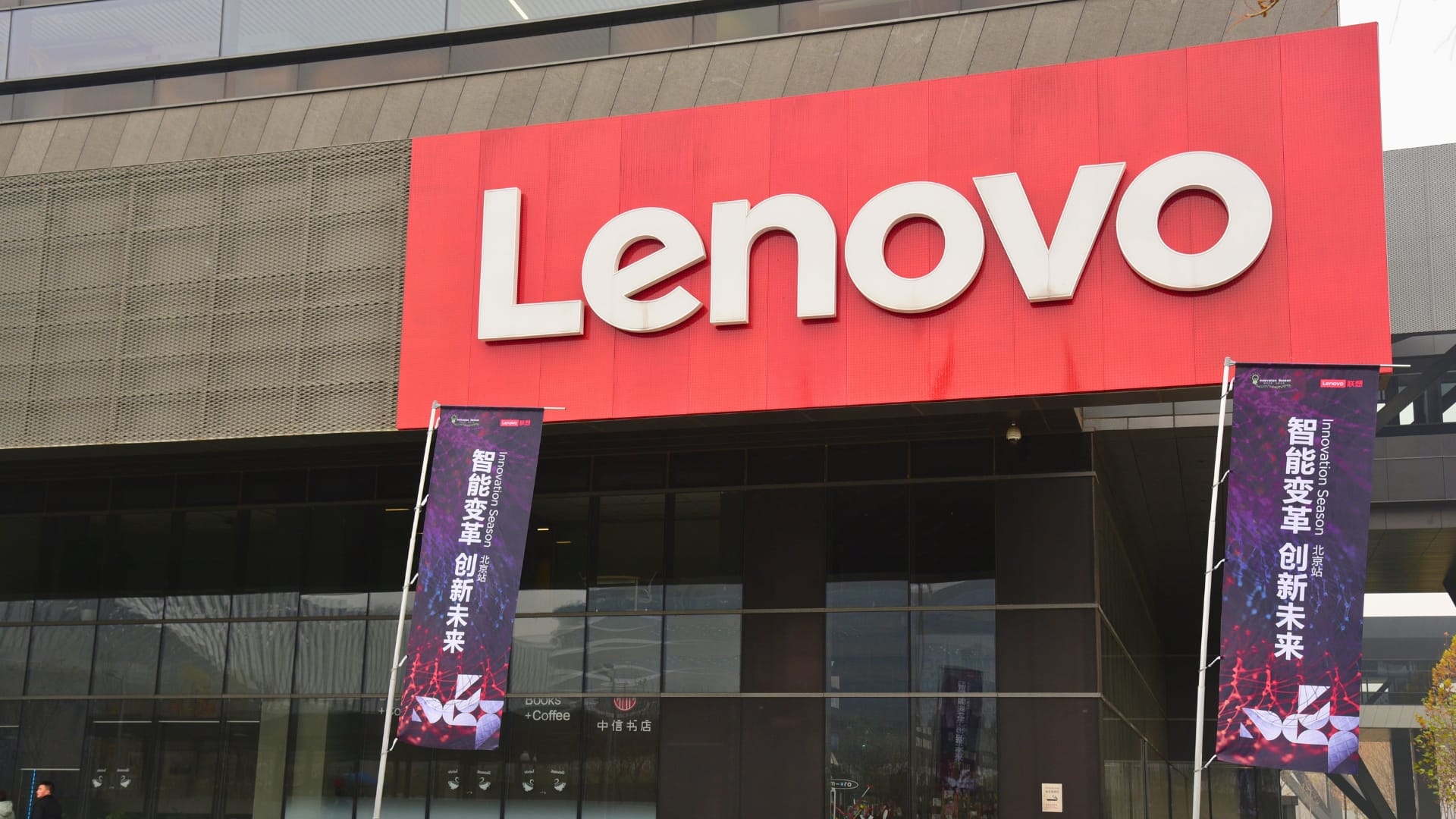 Lenovo xIQ brings agentic AI governance and hybrid cloud operations to Singapore