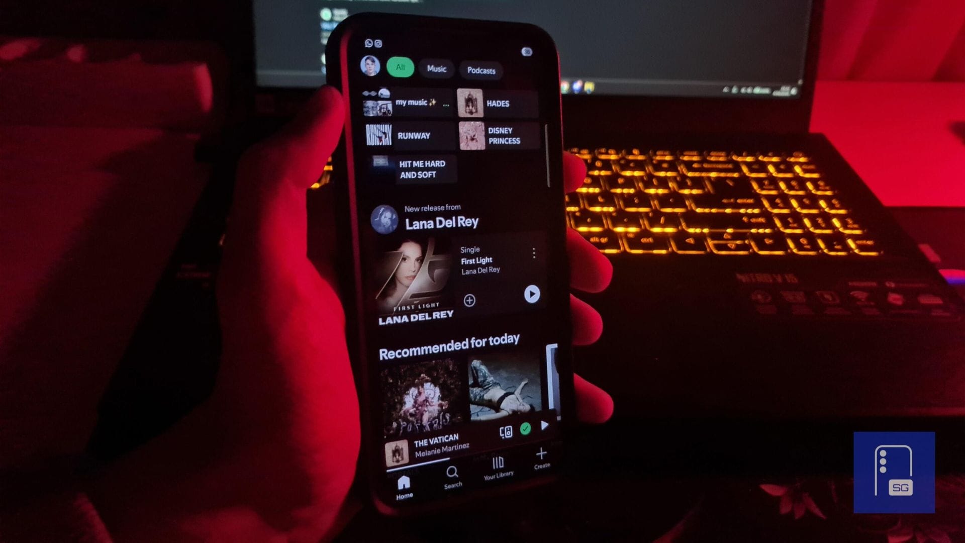 Spotify introduces playlist folders, bulk editing, and background downloads on mobile