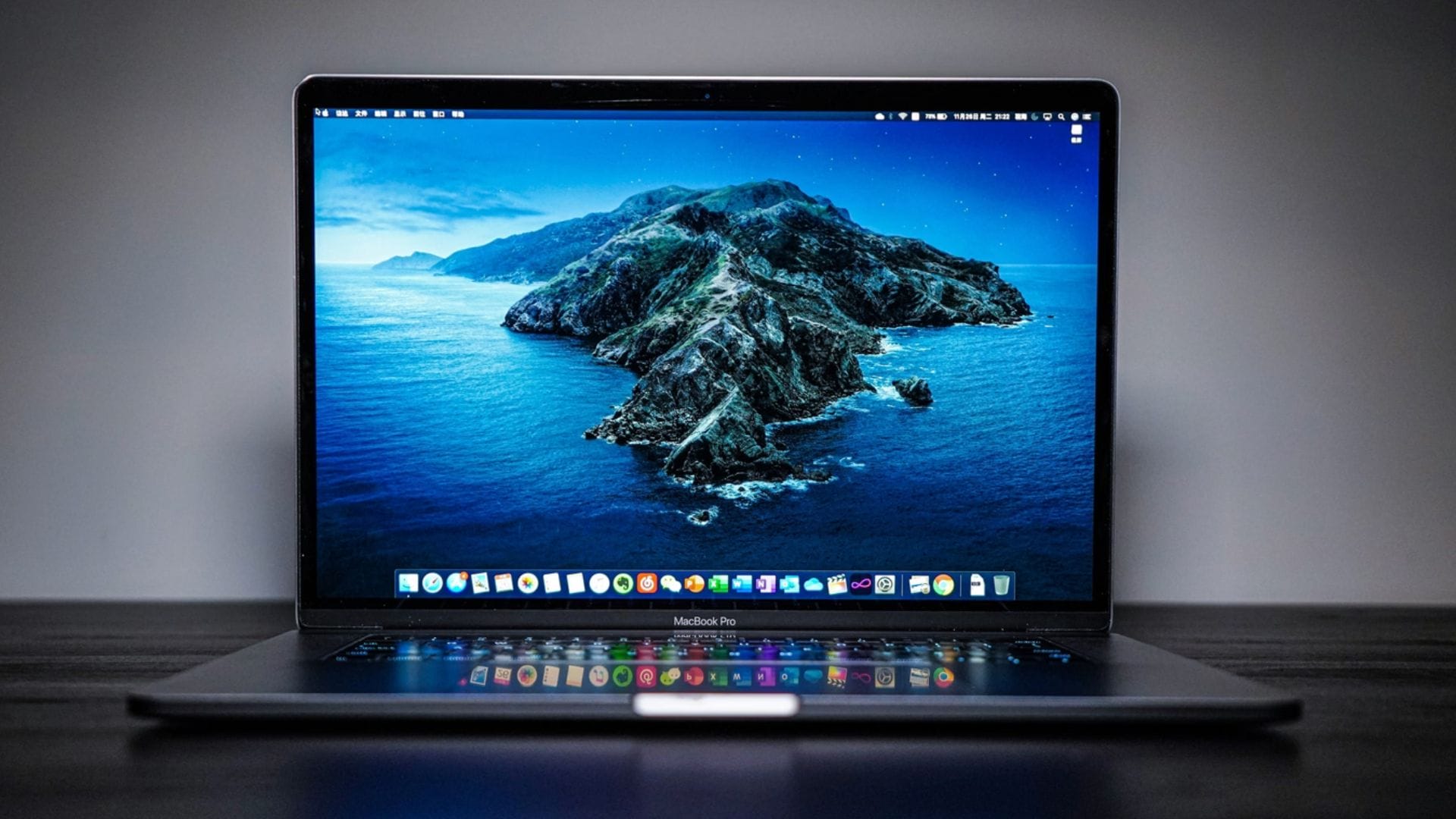 Apple could launch MacBook Ultra with an advanced OLED display in 2026