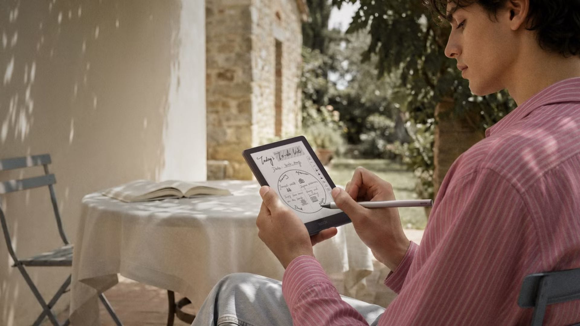 Boox refreshes Go 6 e-reader with stylus support for note-taking