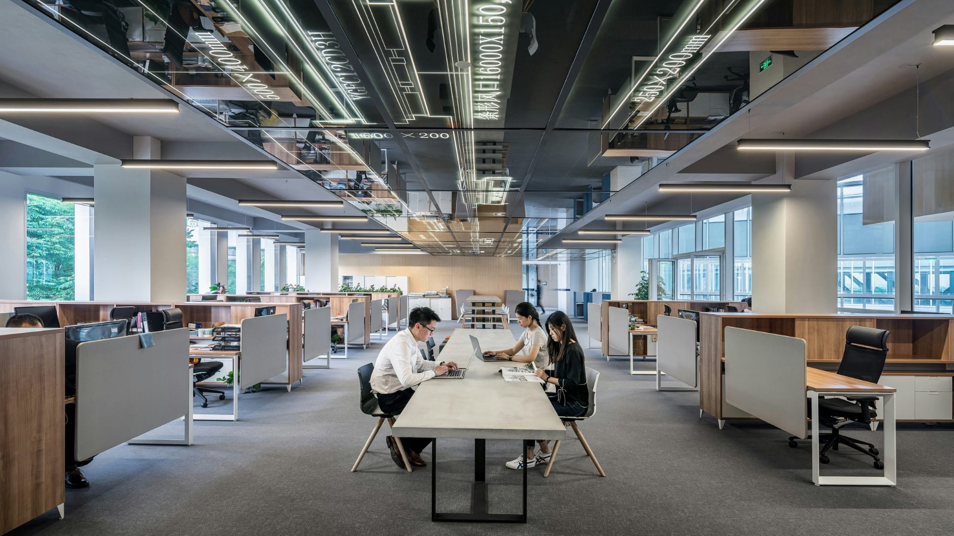 AI uncertainty leads companies to favour flexible office models, IWG study finds