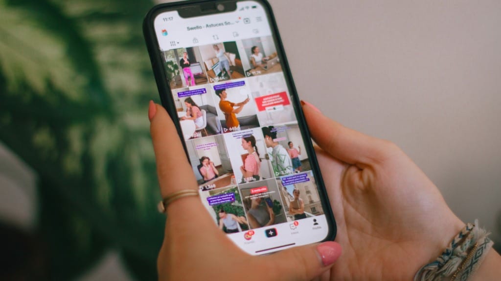 Why Gen Z is bringing back the flawed Y2K point-and-shoot - 4