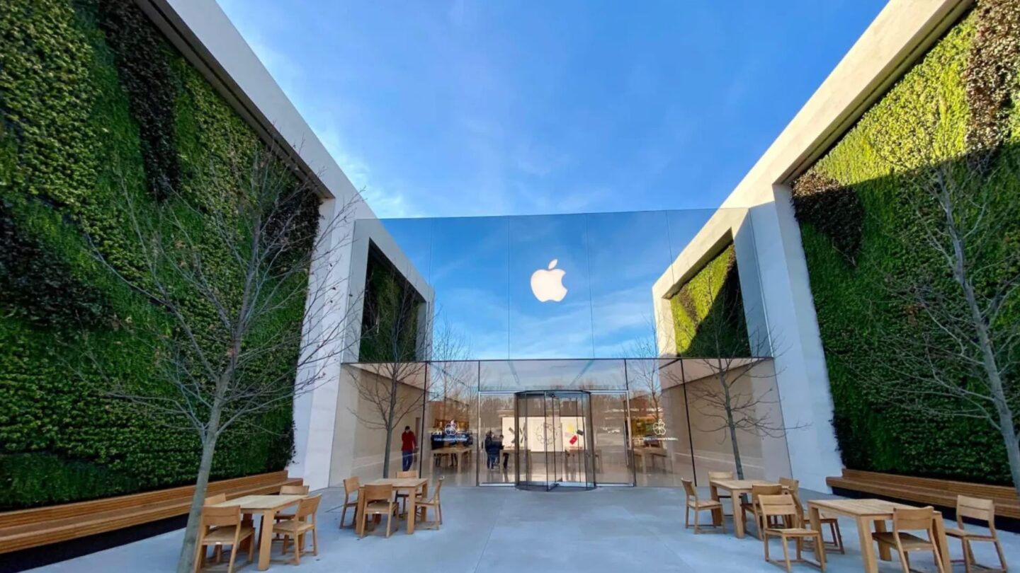 Apple plans major changes to its retail store experience