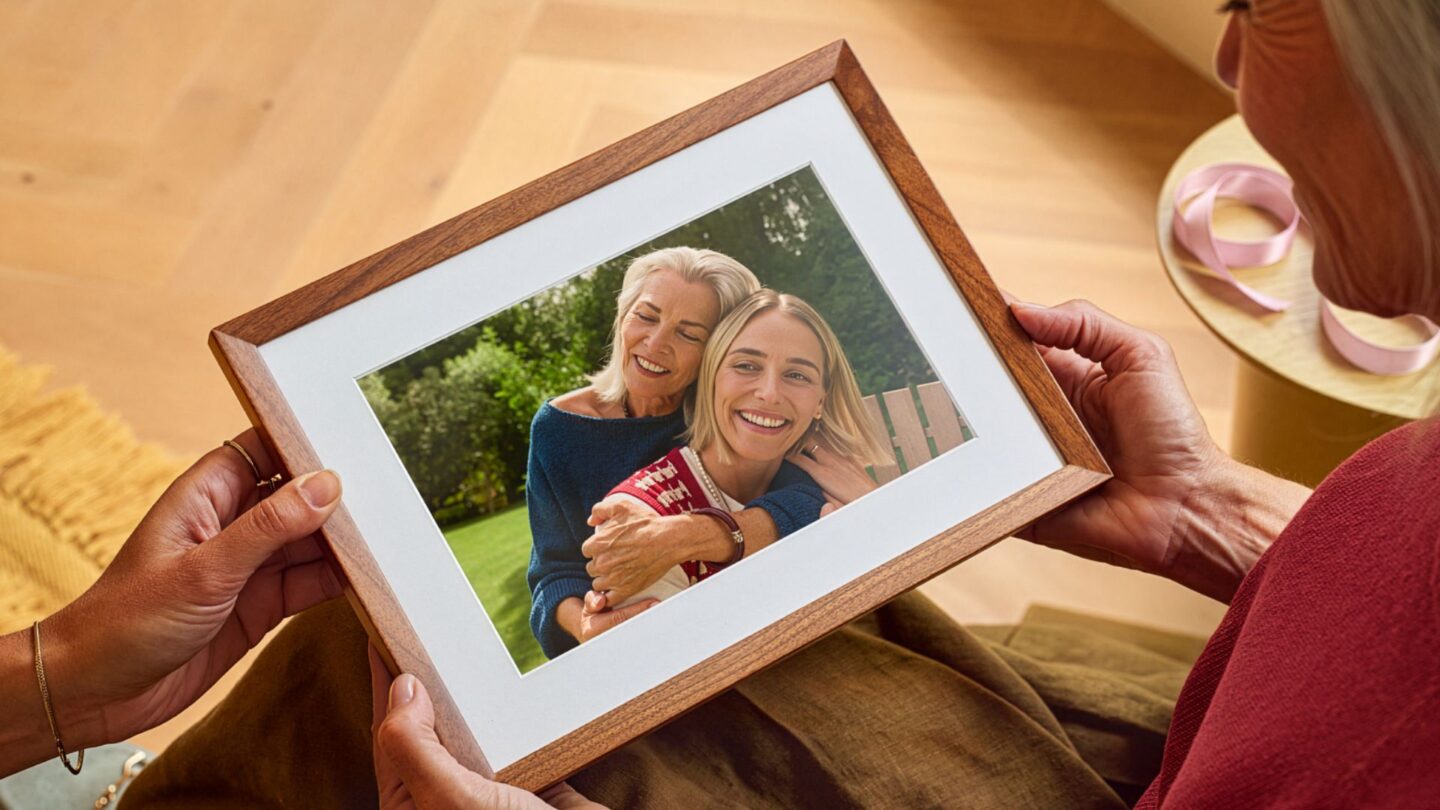 Amazon launches its first digital photo frame with built-in Alexa